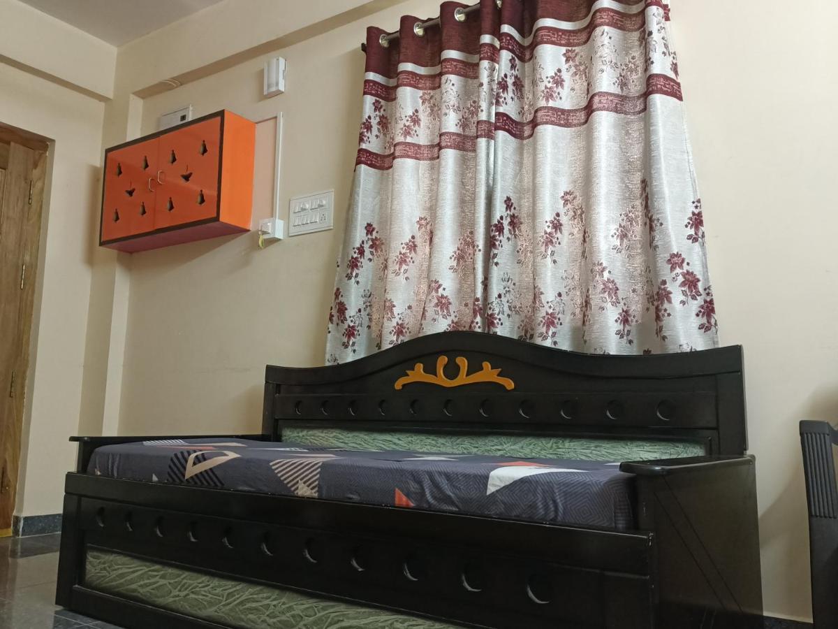 Advik Homestays Tirupati Exteriör bild