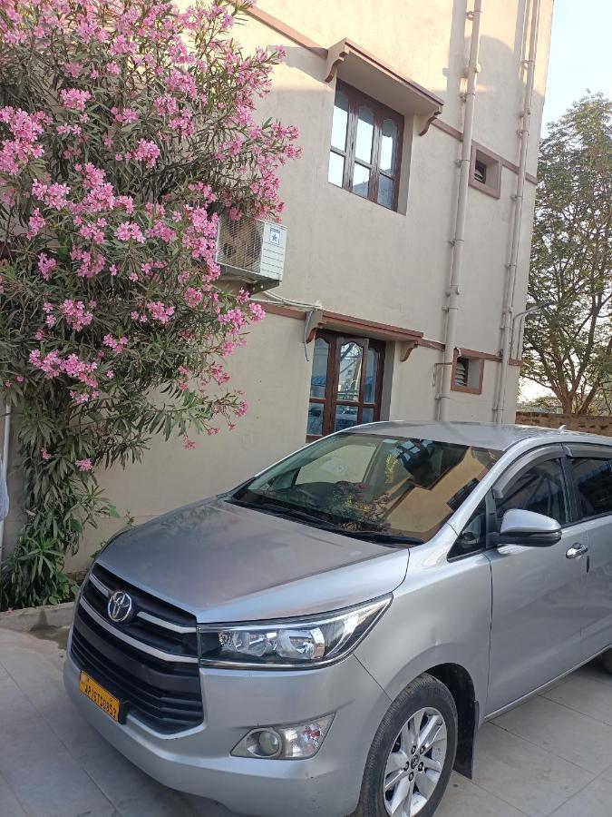 Advik Homestays Tirupati Exteriör bild